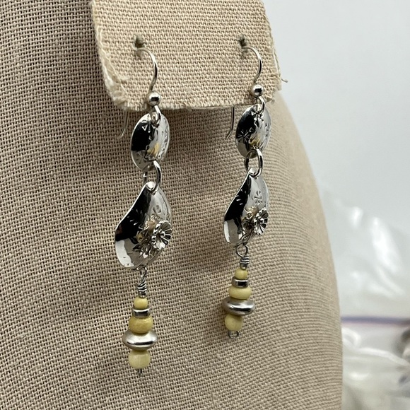 90's Vintage Sterling Silver Dangle Earrings with Floral Sunburst Design - Picture 8 of 15